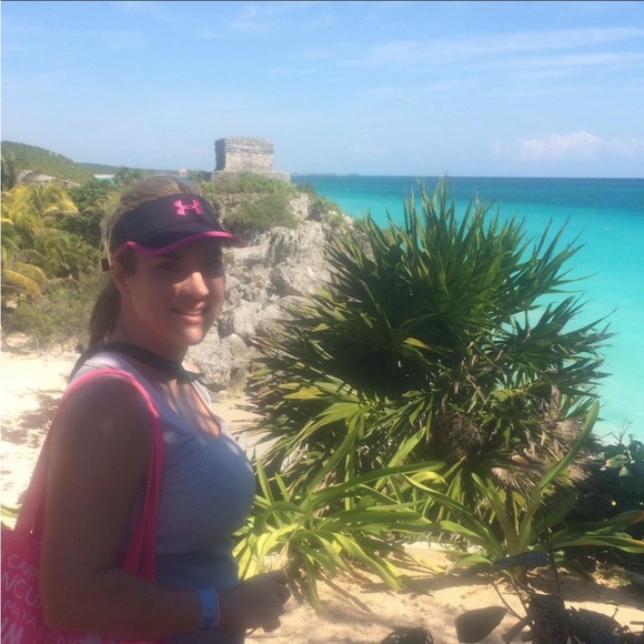 Meet your Posh Ambassador! Christie - Picture 2 of 9